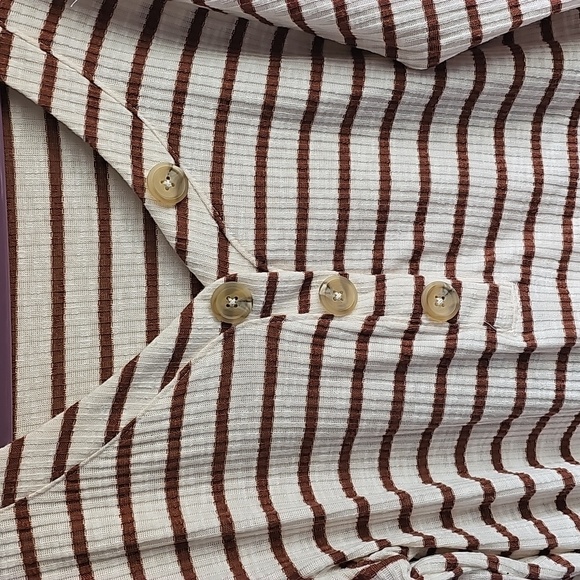 MAURICES womens sz large like new striped long sleeve top. Rust and cream!!! - Picture 6 of 7